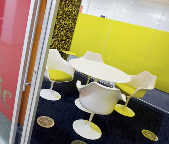 Tulip-Strato-Tisch-hotel-icon-mobel